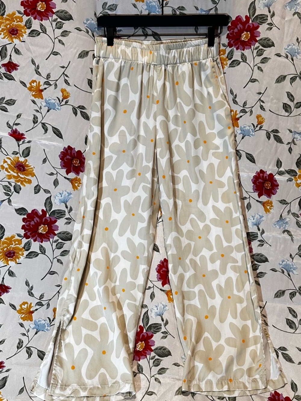 NEENDI ABSTRACT DAISY LONG PAJAMA SET SIZE SMALL - Picture 7 of 7